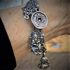 NWOT GOOD LUCK CHARM BRACELET